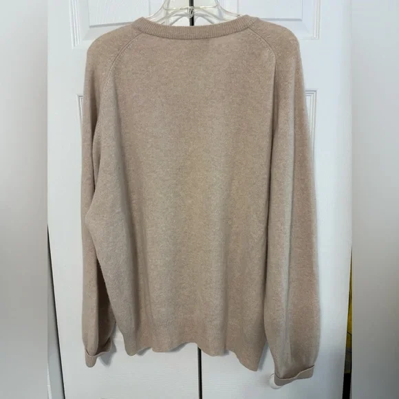 Men’s tan cashmere v-neck sweater XL Roundtree & Yorke “small stain” Super Soft! - Picture 2 of 9
